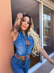 Click image for larger version. 

Name:	jeans 1 Vanessa Jhons twitter FSjxNd4XEAAeKOF.jpg 
Views:	95 
Size:	358.9 KB 
ID:	1440908
