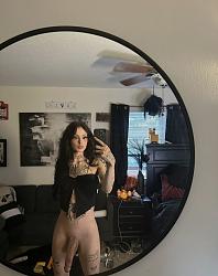 Click image for larger version. 

Name:	large 1 Kendal twitter F9NS1pkWcAEuwUV.jpg 
Views:	428 
Size:	278.6 KB 
ID:	1442522