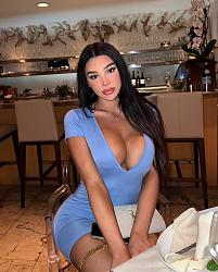 Click image for larger version. 

Name:	dress 1 Alyssa twitter FO_xWqKXIAc-ma_.jpg 
Views:	102 
Size:	284.1 KB 
ID:	1443947