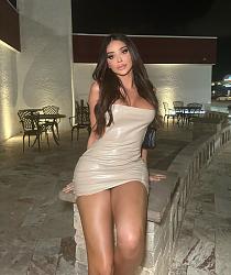 Click image for larger version. 

Name:	dress 1 Alyssa twitter FtrhXOlWwAEO5u4.jpg 
Views:	95 
Size:	402.8 KB 
ID:	1443950