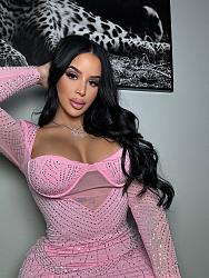 Click image for larger version. 

Name:	dress 1 Italia Arianna twitter GC3kQdZXoAAHu-b.jpg 
Views:	52 
Size:	577.2 KB 
ID:	1444133