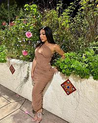 Click image for larger version. 

Name:	dress 1 Asian Skittles twitter FgIcrziUcAEWnPX.jpg 
Views:	63 
Size:	341.1 KB 
ID:	1444916