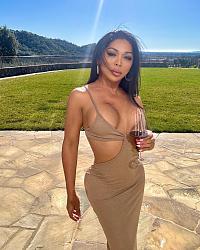 Click image for larger version. 

Name:	dress 1 Asian Skittles twitter FnXjTXEaYAAW_jH.jpg 
Views:	73 
Size:	485.3 KB 
ID:	1445932