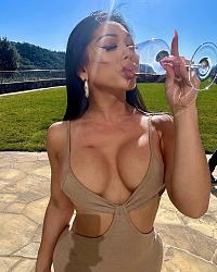 Click image for larger version. 

Name:	dress 1 Asian Skittles twitter FnXjTXKacAAWP6v.jpg 
Views:	60 
Size:	409.9 KB 
ID:	1445933