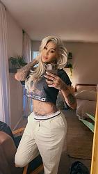 Click image for larger version. 

Name:	face 1 Carlisha twitter GAX9QD9XUAA8175.jpg 
Views:	35 
Size:	190.4 KB 
ID:	1447737