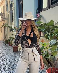 Click image for larger version. 

Name:	cigar 1 Carmen Carrera twitter GBPzeqkXcAARG7G.jpg 
Views:	66 
Size:	297.4 KB 
ID:	1449512