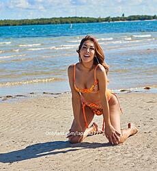 Click image for larger version. 

Name:	bik beach 1 Paris twitter F0taJinWYAAbTCq.jpg 
Views:	112 
Size:	520.9 KB 
ID:	1450237