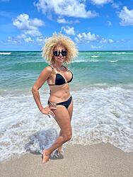 Click image for larger version. 

Name:	bik beach 1 Cindy 6_n.jpg 
Views:	87 
Size:	279.6 KB 
ID:	1451745