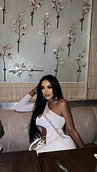 Click image for larger version. 

Name:	dress 1 Kelly twitter F9ZUwbTaMAA8-69.jpg 
Views:	48 
Size:	111.8 KB 
ID:	1454397