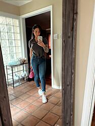 Click image for larger version. 

Name:	jeans 1 Carlyna Lucia twitter FtCopLrXgAMK2BY.jpg 
Views:	16 
Size:	301.0 KB 
ID:	1454948