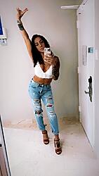 Click image for larger version. 

Name:	jeans 1 Carlyna Lucia twitter thumbnail_image13.jpg 
Views:	16 
Size:	116.0 KB 
ID:	1454950