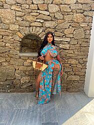 Click image for larger version. 

Name:	dress 1 Nicki Valentine Rose twitter F27ykX9WwAAZcAE.jpg 
Views:	133 
Size:	185.3 KB 
ID:	1455087