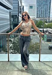 Click image for larger version. 

Name:	jeans 1 Paris twitter GJUHnalXAAAPqCw.jpg 
Views:	81 
Size:	452.7 KB 
ID:	1459344