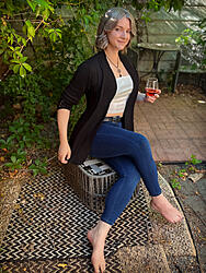 Click image for larger version. 

Name:	jeans 1 Ashley Barron twitter GRvOTGPbEAAfYP_.jpeg 
Views:	84 
Size:	1.69 MB 
ID:	1461262