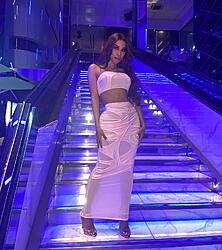Click image for larger version. 

Name:	dress 1 Fara Hudson twitter FEE5odbVgAg3vwt.jpg 
Views:	71 
Size:	270.0 KB 
ID:	1462208