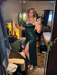 Click image for larger version. 

Name:	EmeraldDress.jpg 
Views:	222 
Size:	397.5 KB 
ID:	1462216