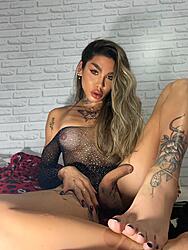 Click image for larger version. 

Name:	fishnet 1 Giovanna Foxy twitter FzmO3jDX0AE054a.jpeg 
Views:	75 
Size:	410.4 KB 
ID:	1464173