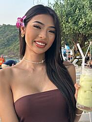 Click image for larger version. 

Name:	face 1 Lily twitter GHKdvAKWEAAttdM.jpg 
Views:	49 
Size:	220.4 KB 
ID:	1464842