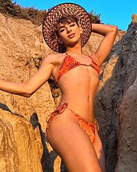 Click image for larger version. 

Name:	Alex too hot 24a.jpg 
Views:	93 
Size:	293.2 KB 
ID:	1467414