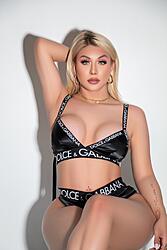 Click image for larger version. 

Name:	ling 1 Jessika Trolinyer twitter FjidNZNXoAM7uYL.jpeg 
Views:	92 
Size:	173.0 KB 
ID:	1467568