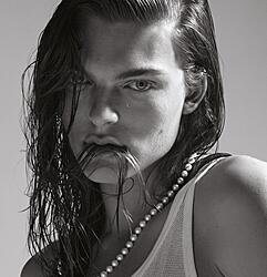 Click image for larger version. 

Name:	Damian Hurley 2a.jpg 
Views:	42 
Size:	216.4 KB 
ID:	1474890