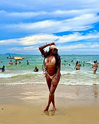 Click image for larger version. 

Name:	bik 1 Viv Carvalho twitter Ftnuz7PWcAAVoXI.jpg 
Views:	25 
Size:	369.4 KB 
ID:	1478338