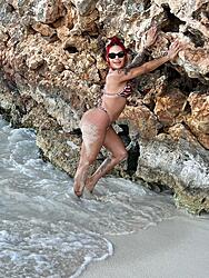 Click image for larger version. 

Name:	bik 1 Foxxy twitter FZQUJdFXkAEhQpp.jpg 
Views:	45 
Size:	782.3 KB 
ID:	1481210