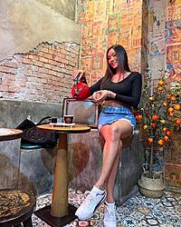 Click image for larger version. 

Name:	sneakers 1 Pretty Enchantress twitter GYgPpkKWkAAEZzl.jpeg 
Views:	15 
Size:	376.7 KB 
ID:	1484406