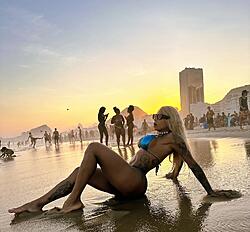 Click image for larger version. 

Name:	bik 1 Kamilla Carvalho twitter GI58MSjWUAAELML.jpg 
Views:	127 
Size:	263.0 KB 
ID:	1486070
