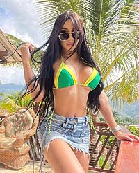 Click image for larger version. 

Name:	jeans 1 Amber Mint twitter GboHCovXsAAiI1t.jpg 
Views:	82 
Size:	228.8 KB 
ID:	1486507