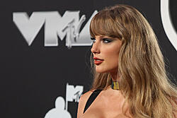 Click image for larger version. 

Name:	Taylor is hot 2.jpg 
Views:	15 
Size:	568.4 KB 
ID:	1487689