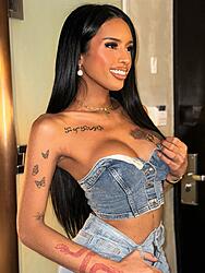 Click image for larger version. 

Name:	jeans 1 Foxx Floella twitter GBQqUuHbUAAau84.jpg 
Views:	17 
Size:	356.8 KB 
ID:	1487726