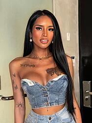 Click image for larger version. 

Name:	jeans 1 Foxx Floella twitter GBQqUuLbUAAknzz.jpg 
Views:	18 
Size:	331.3 KB 
ID:	1487728