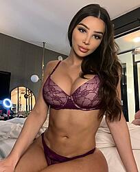 Click image for larger version. 

Name:	face 1 Italia Arianna twitter FfYS7g6XoAA1uJC.jpg 
Views:	28 
Size:	434.1 KB 
ID:	1489495