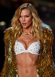 Click image for larger version. 

Name:	Karlie 2a.jpg 
Views:	11 
Size:	2.16 MB 
ID:	1489992