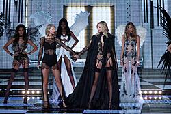 Click image for larger version. 

Name:	Taylor and Karlie 6.jpg 
Views:	18 
Size:	2.33 MB 
ID:	1490532