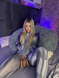 Click image for larger version. 

Name:	limp 1 Nina twitter GkrT7zFXkAEgLEC.jpeg 
Views:	47 
Size:	263.1 KB 
ID:	1491119
