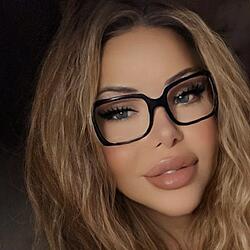 Click image for larger version. 

Name:	po 1 Gia Darling twitter Fmq_RueaEAM7C4K.jpg 
Views:	43 
Size:	23.9 KB 
ID:	1491861