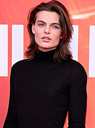 Click image for larger version. 

Name:	Damian Hurley 4aaa.jpg 
Views:	17 
Size:	859.2 KB 
ID:	1494504