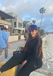 Click image for larger version. 

Name:	hat 1 Lizzy Laynez twitter FT6FB3DUEAE_GG8.jpeg 
Views:	9 
Size:	103.1 KB 
ID:	1495052