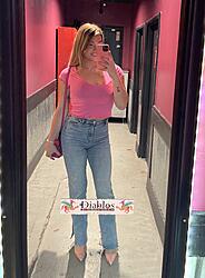 Click image for larger version. 

Name:	jeans 1 Ariel twitter F-HXWBPXQAIOvWO.jpeg 
Views:	16 
Size:	367.5 KB 
ID:	1495183