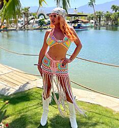Click image for larger version. 

Name:	boots 1 Gigi twitter FQ2EvnHVcAECqxJ.jpg 
Views:	7 
Size:	299.2 KB 
ID:	1495339