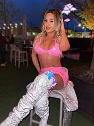 Click image for larger version. 

Name:	boots 1 Gigi twitter FwB7tnRaEAAF1Sq.jpg 
Views:	7 
Size:	255.8 KB 
ID:	1495341