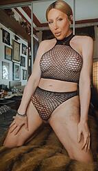 Click image for larger version. 

Name:	fishnet 1 Farrah Mills twitter GohM4f4XIAAh_3k.jpg 
Views:	14 
Size:	252.5 KB 
ID:	1496061