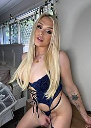 Click image for larger version. 

Name:	ling 1 Chloe Bebe twitter GbACYBkWcAA__gi.jpeg 
Views:	17 
Size:	214.1 KB 
ID:	1496686