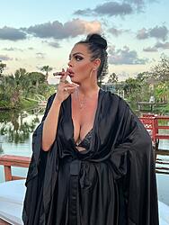 Click image for larger version. 

Name:	cigar 1 Angela Stone twitter FwmCOdUWYAMvE7t.jpg 
Views:	8 
Size:	346.3 KB 
ID:	1496914