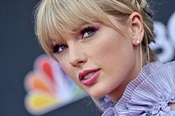 Click image for larger version. 

Name:	Taylor sexy 2aaaa.jpg 
Views:	3 
Size:	753.0 KB 
ID:	1497063