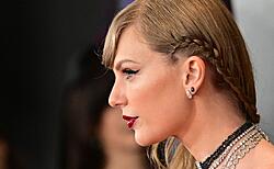 Click image for larger version. 

Name:	Taylor sexy 2aaaaa.jpg 
Views:	3 
Size:	714.5 KB 
ID:	1497064