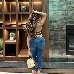 Click image for larger version. 

Name:	jeans 1 Lady Shiraz twitter GWa4Rc1XkAAbgQK.jpeg 
Views:	17 
Size:	293.1 KB 
ID:	1497167