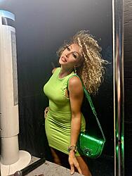 Click image for larger version. 

Name:	dress 1 Cindy twitter GV0KPx3WEAAeOlp.jpg 
Views:	39 
Size:	464.1 KB 
ID:	1497296